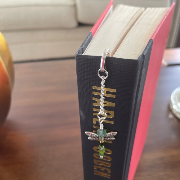 Handmade Green Bead Mix Dragonfly Bookmark with Silver Tone Hook - ideal Gift - Picture 4 of 6